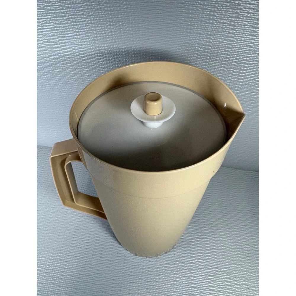 Vintage Tupperware 2 Quart Pitcher Almond Tan Push Button Lid 800-5 Made in USA